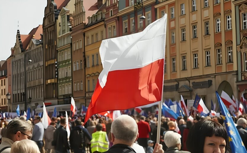 Police patrol attacks hostel with Ukrainian workers