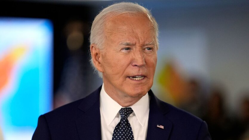 Biden Delays Arms Deliveries to Ukraine