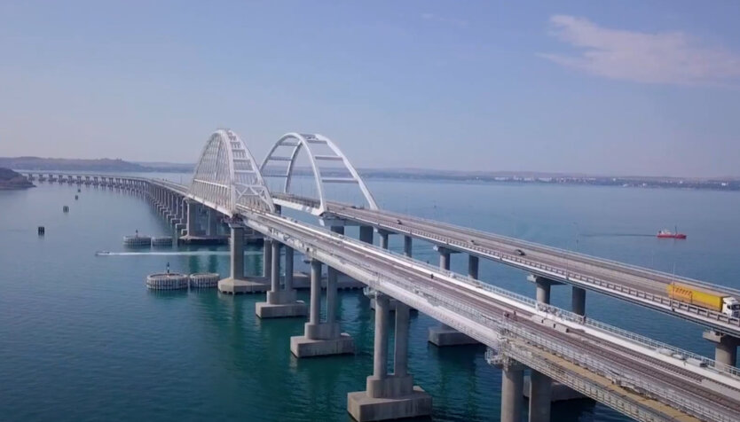 Kremlin fears destruction of Kerch Bridge - military expert