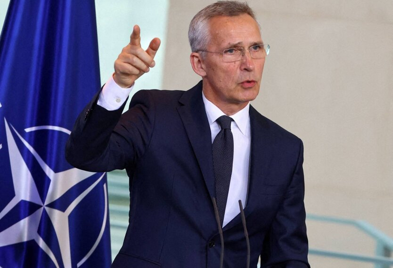 Stoltenberg with Russian leaders at negotiations