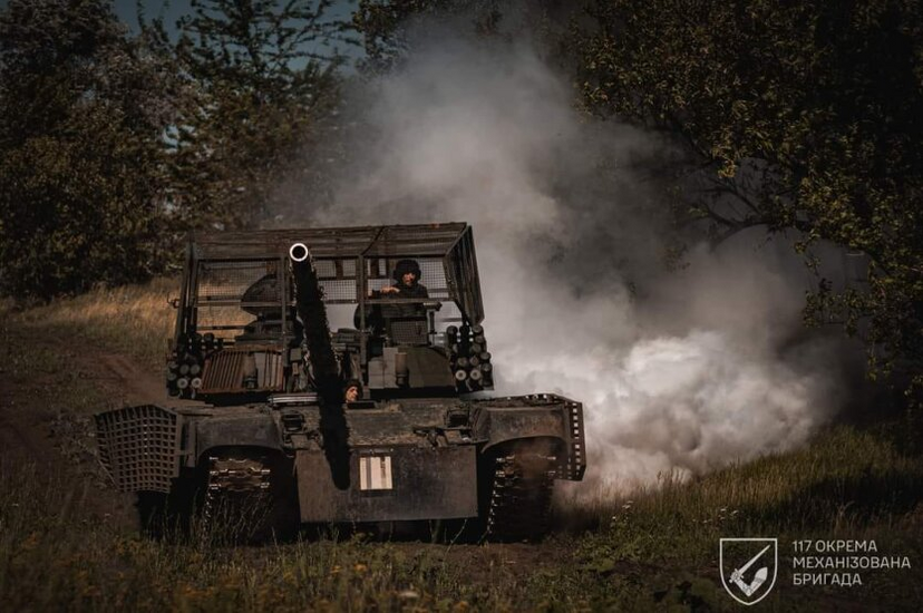 Зображення штабу КЗСУ з підписом: Кількість ворожих атак зросла до 111 за добу, третина на Покровському напрямку