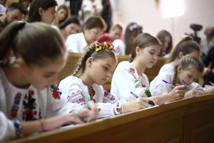 Радиодиктант-2025: какие сложные слова сбили с толку тысячи украинцев