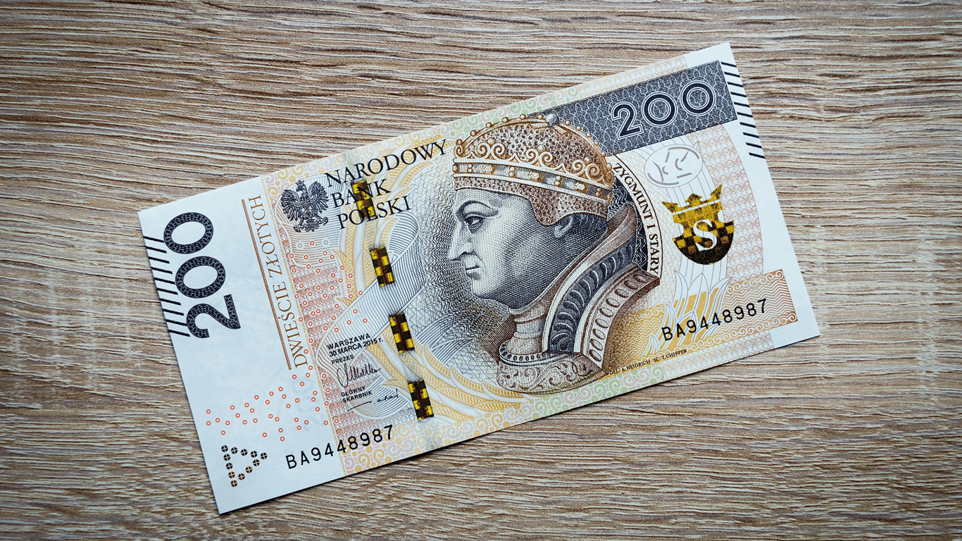 Польща змінює програму 800+ для українців