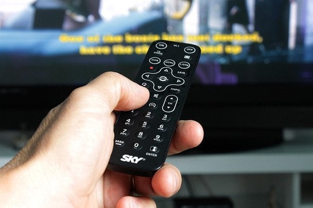 Sen z telewizorem prowadzi do otyłości: badania naukowców