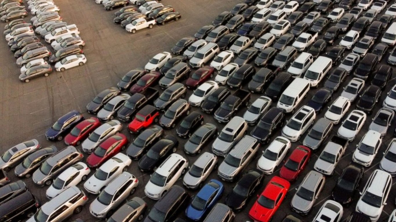 Тойота Автенсіс з низьким пробігом