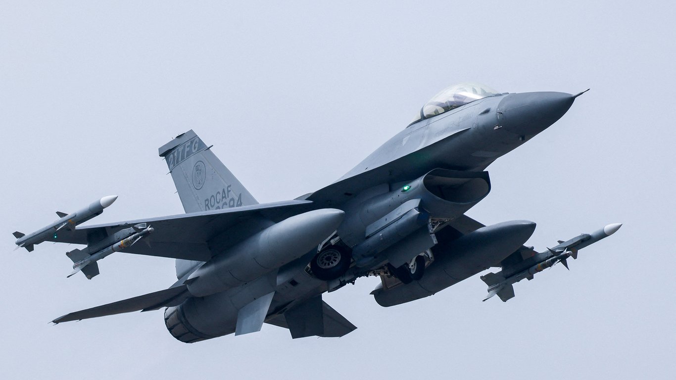 Ремонт українських F-16 у США