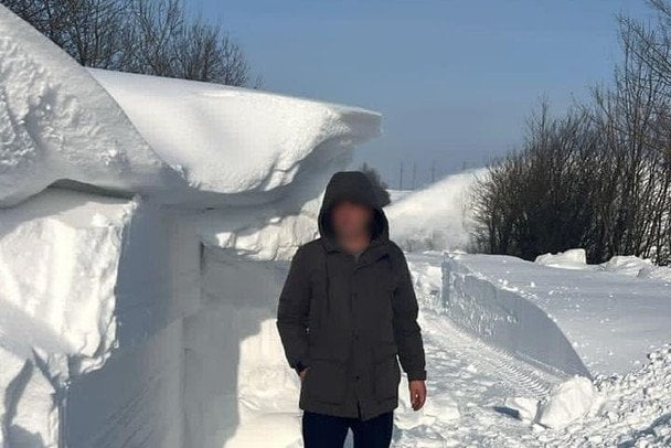 Снежные туннели на Ивано-Франковщине: дорожники пробивали путь сквозь заносы