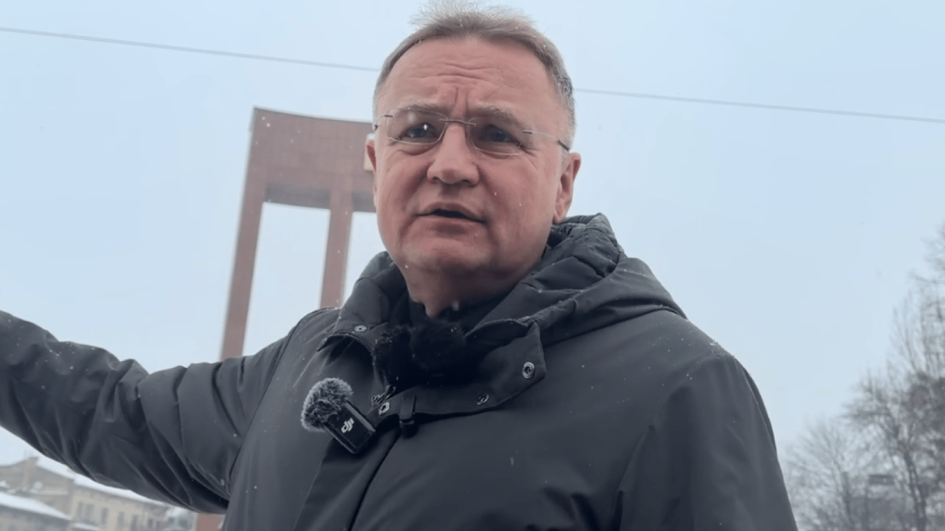 Под Львовом во время удара дронов коммунальщица не прекратила уборку снега