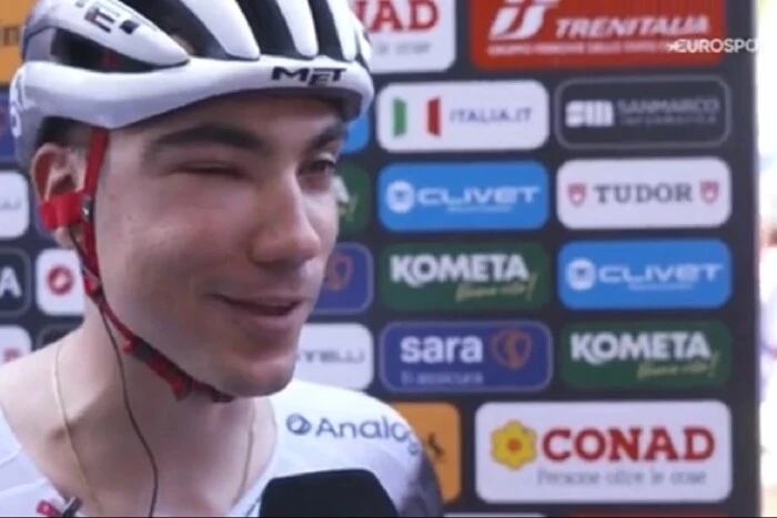 Spanish cyclist withdraws from Giro d'Italia after being stung by a bee