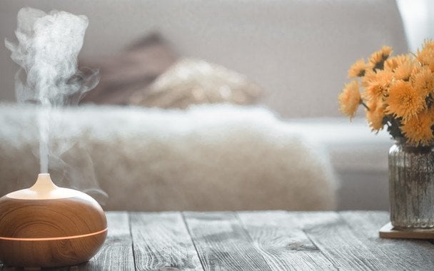 Soda oczyszczona i zioła na stęchłe powietrze w mieszkaniu