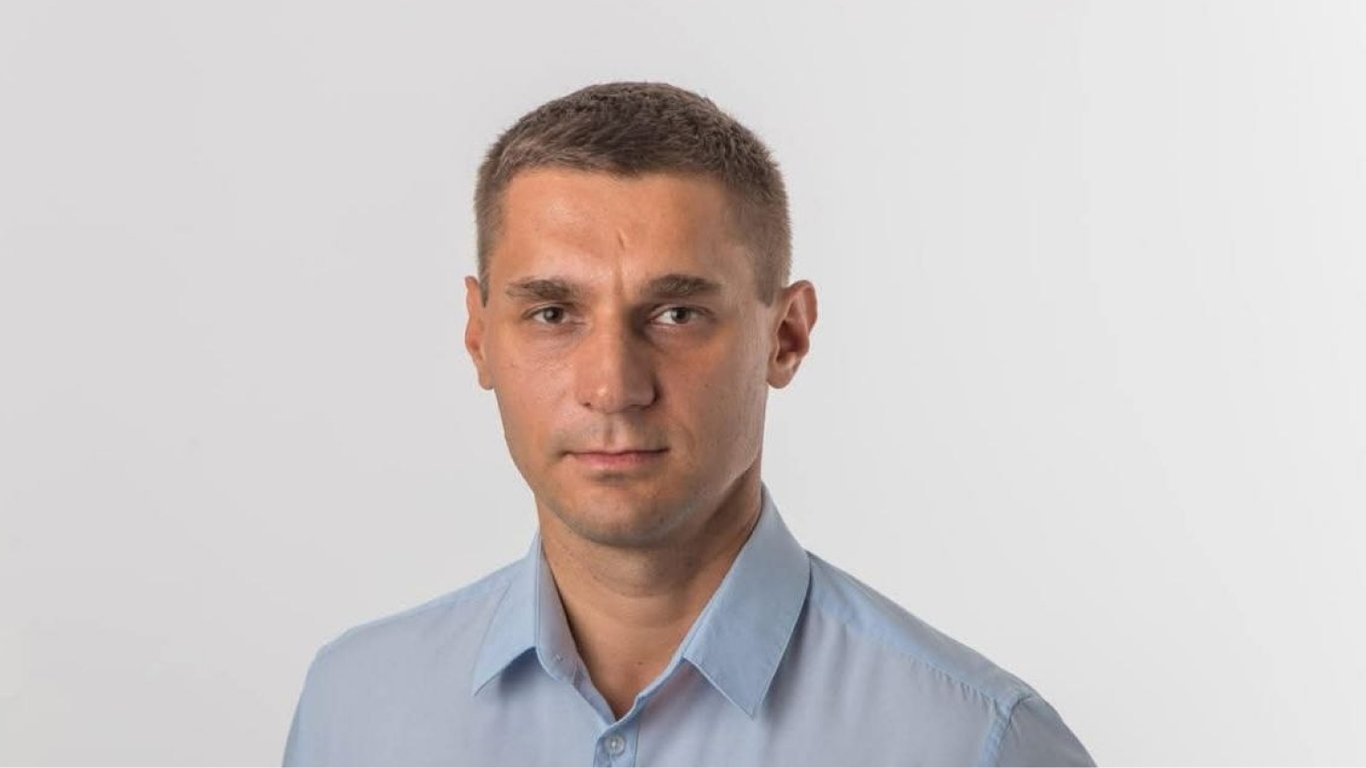 Radny z Odry ujawnia w oświadczeniu majątkowym ponad milion przychodu i 50 tysięcy dolarów w gotówce