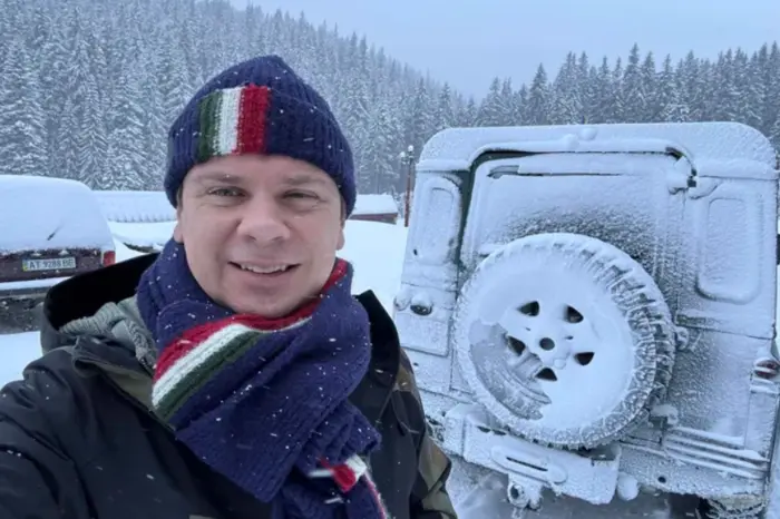 Telewizyjny prowadzący wpadł w skandal przez jazdę jeepami w górach