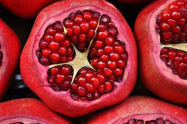 Granat z pestkami: czy są jadalne i ile można ich zjeść dziennie?