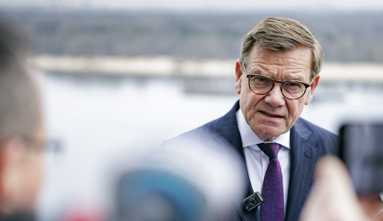 Niemiecki minister spraw zagranicznych w Buczy: Rosja zagraża całej Europie