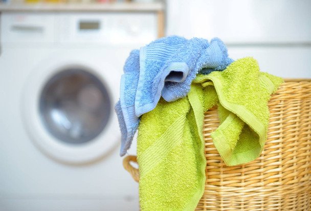 Eksperci ostrzegają: 5 powodów, dla których nie powinno się prać ręczników z ubraniami