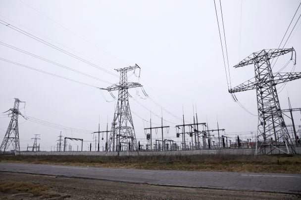 Поврежденные линии электропередач после непогоды