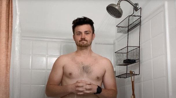 Eksperyment youtubera: co stało się z organizmem po 3 miesiącach zimnego prysznica