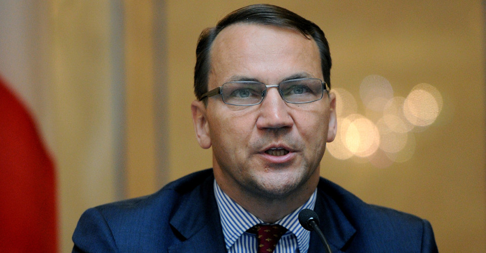 Poland's Sikorski: Russia Loses War Initiative, NATO Faces Risk of Staged Attacks