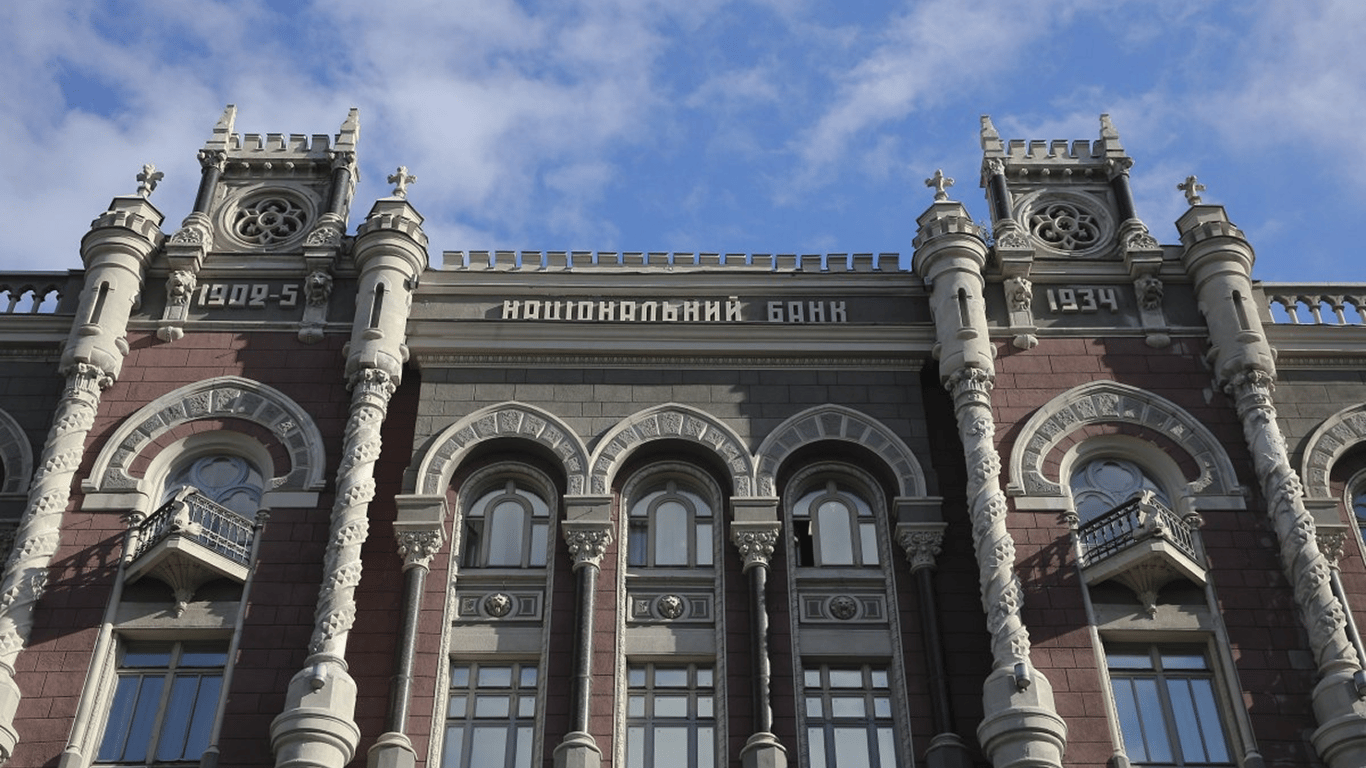Нацбанк Украины смягчает денежно-кредитную политику: последствия для займов и экономики