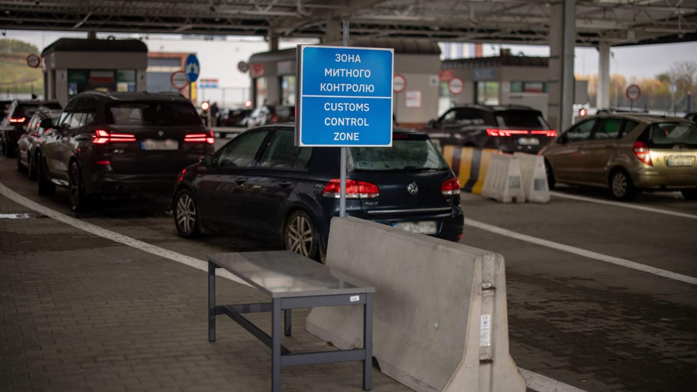 Ogromne korki na granicy z Polską – w „Szeginiach” czeka ponad setka samochodów