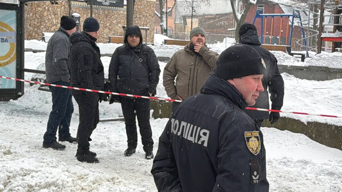 Падение беспилотника на детскую площадку во Львове: повреждения зданий, жертв удалось избежать