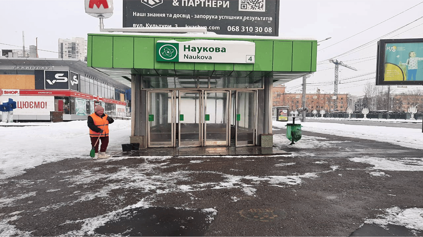 Герметичный затвор метро Харькова