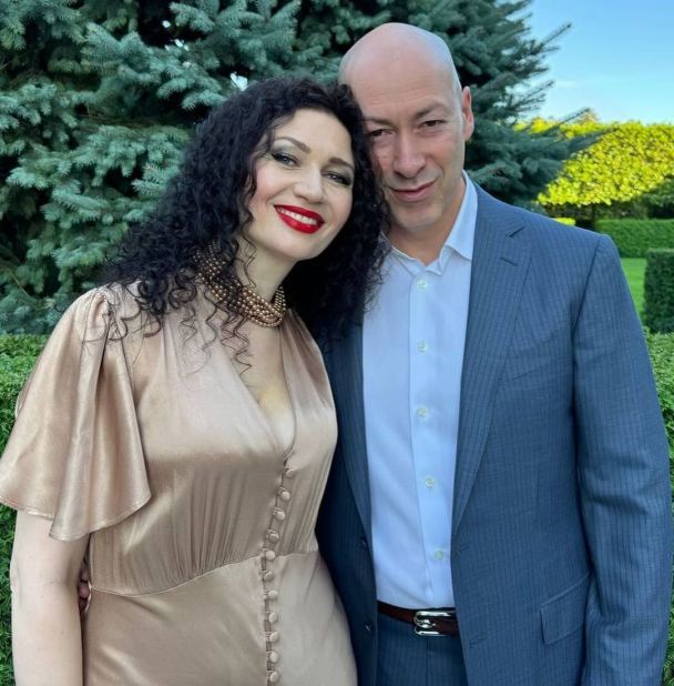 Olesya Batsman first appeared with her father-in-law Ilya Gordon in a long time