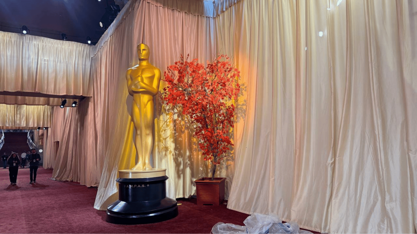 Oscars red carpet removal