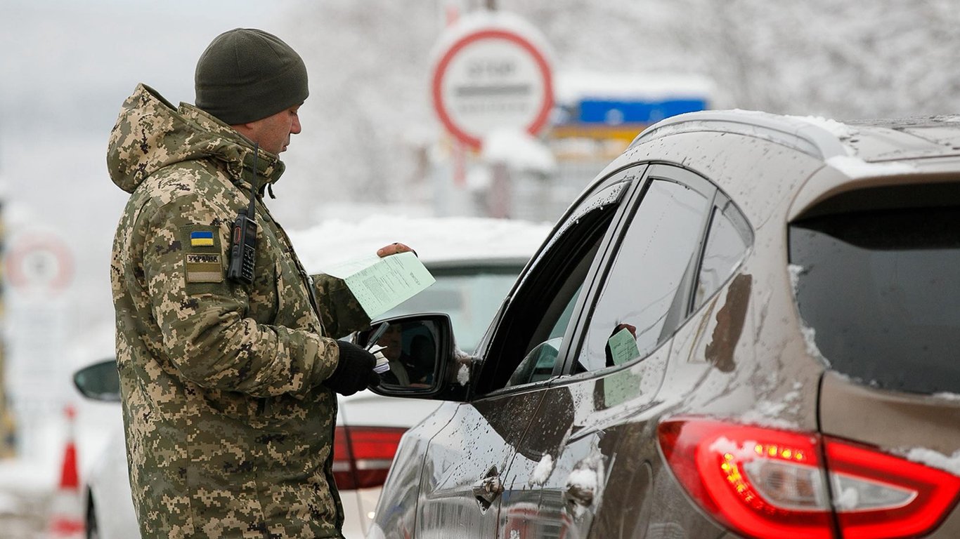 Заторы на границе 15 февраля: самые сложные участки с Польшей и Венгрией