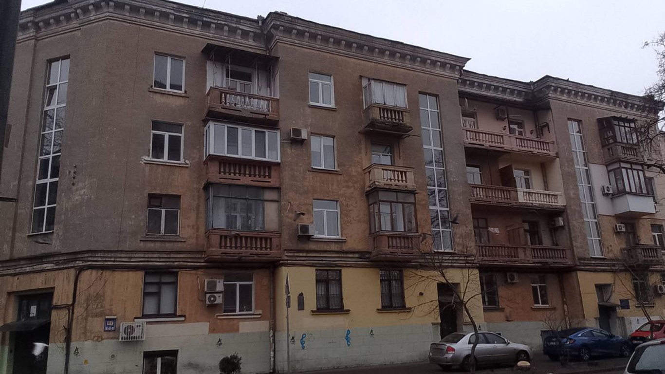 Mieszkania z epoki stalinowskiej: atuty przestronności i wyzwania starych instalacji