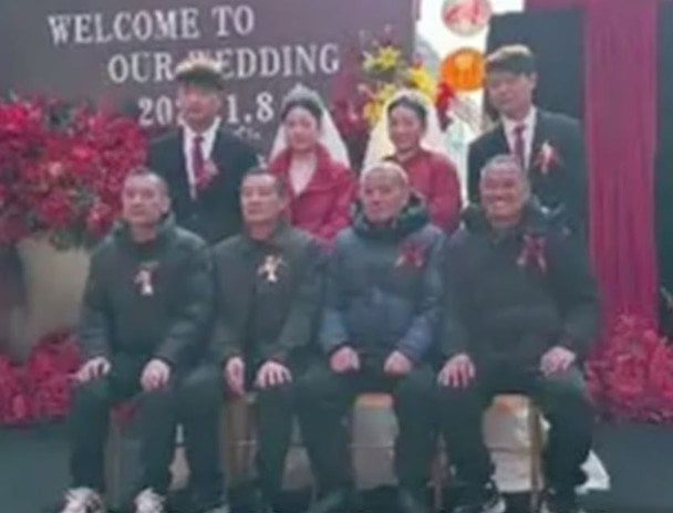 Брати-близнюки одружилися з сестрами-близнючками