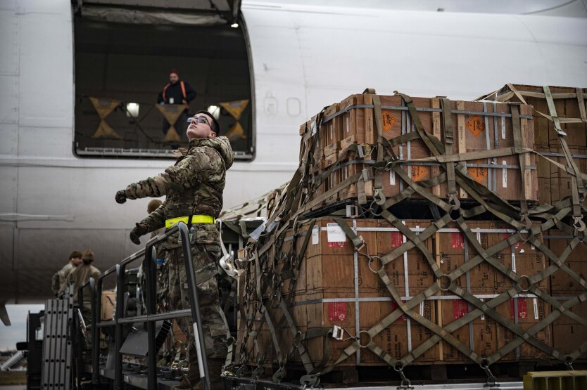 Most Americans Support Military Aid to Ukraine - Poll