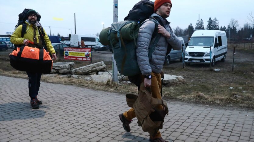 НБУ про виезд мужчин: почему это не угрожает рынку труда Украины
