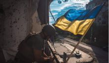 Сирський про флаг України: Вірю, що його піднімуть над Донецьком, Луганськом і Кримом