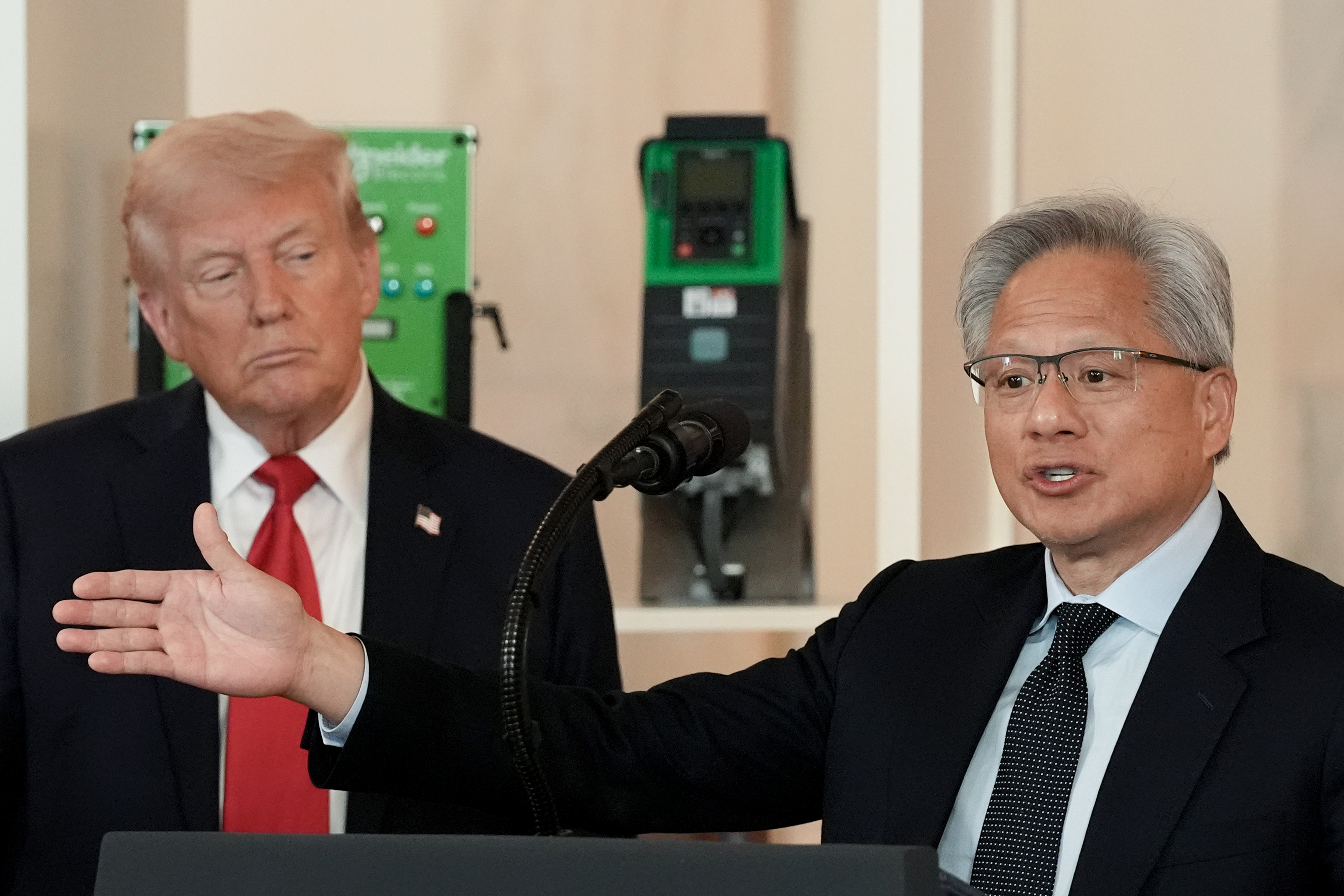 Trump and the founder of Nvidia: how connections with the White House influence technology