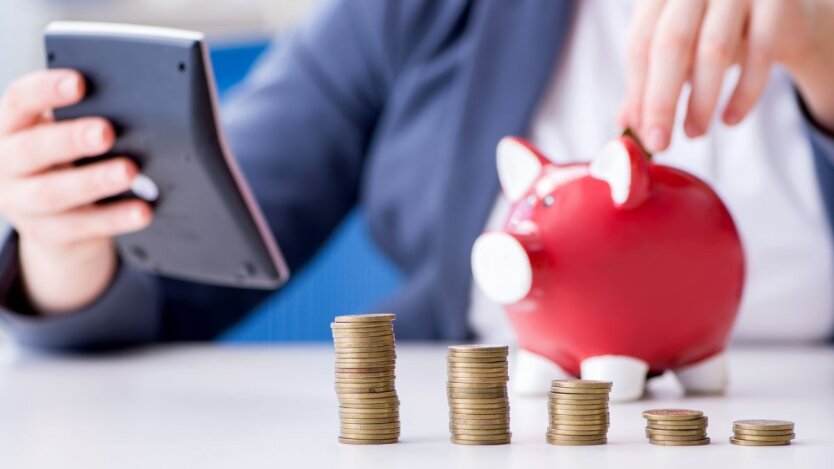 Pensions 2300 versus 100 thousand Hryvnias: a call in Ukraine to revise the minimum pension