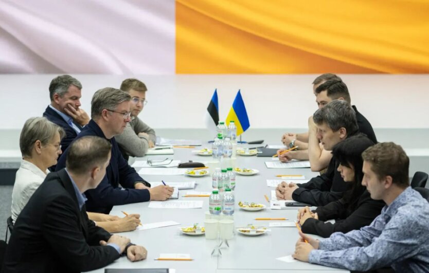 Україна запропонувала Естонії тестувати зброю в реальних бойових умовах