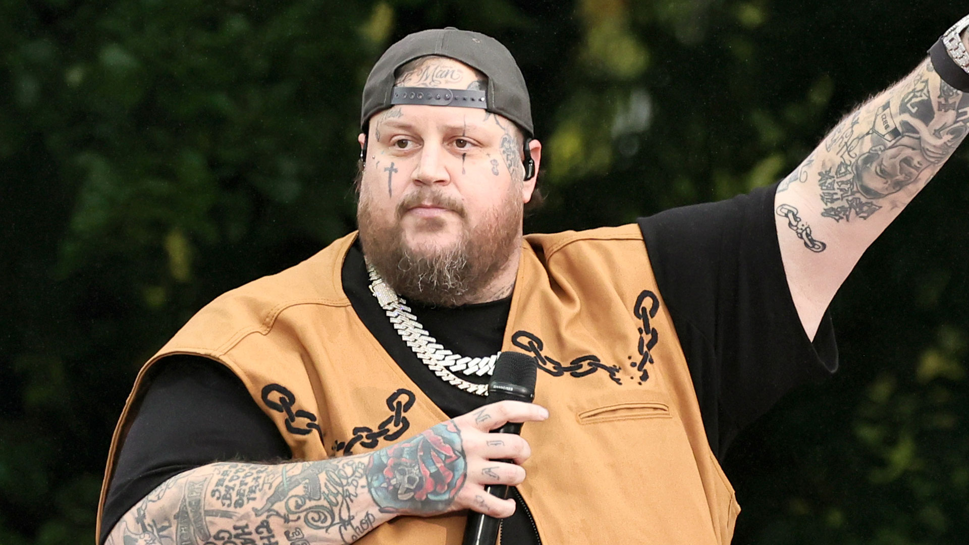 Jelly Roll Lost 200 Pounds: How the Star Changed in a New Selfie