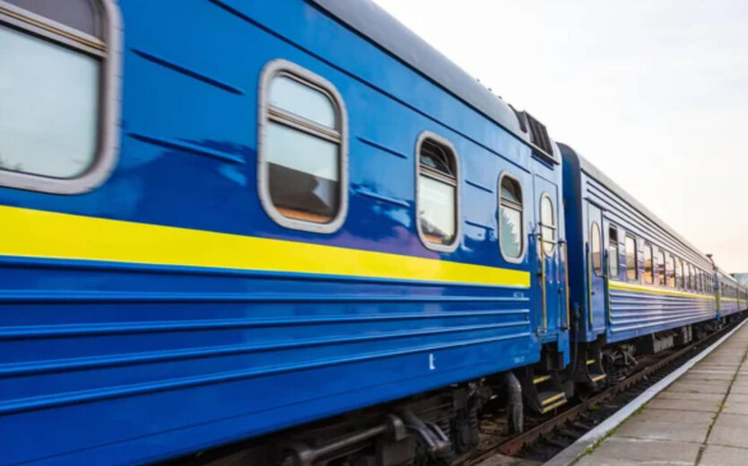 Атака на Укрзалізницю: які поїзди затримуються через відключення світла