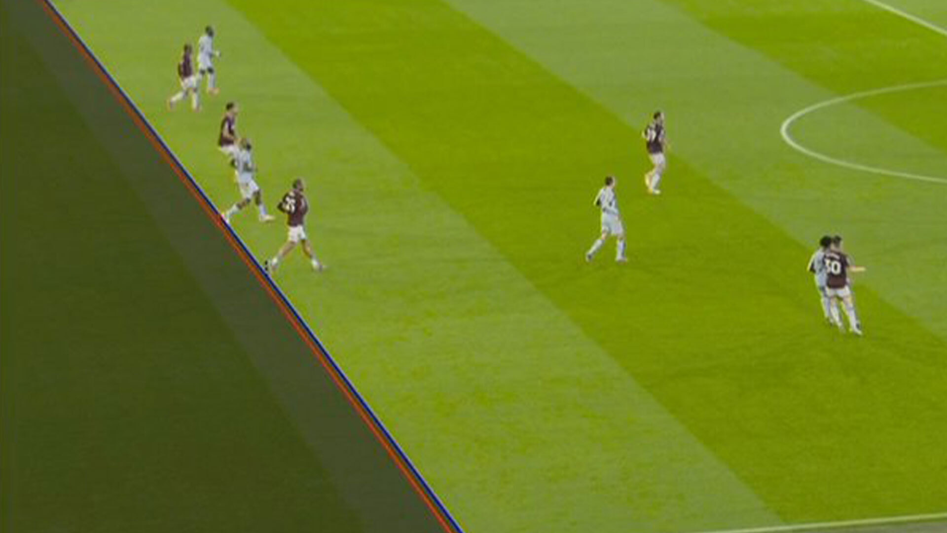 VAR без ключової функції: у Англії скасували гол через суперечливий офсайд