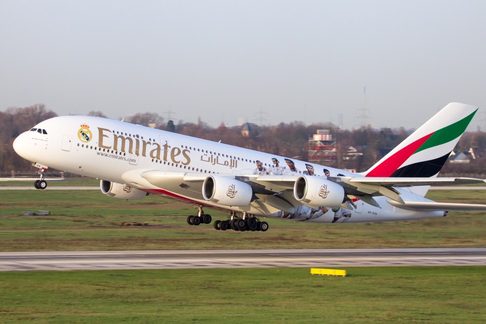 Отмена рейса Emirates: как вернуть деньги и избежать штрафов