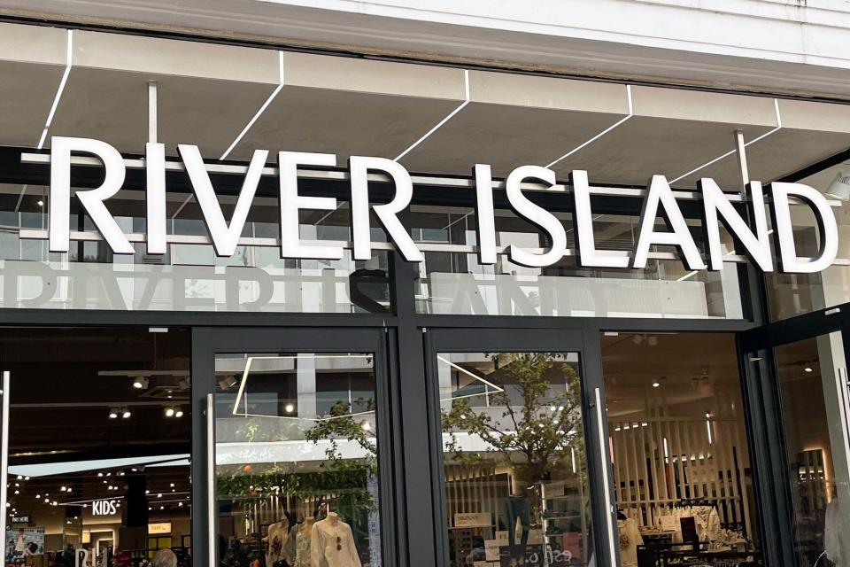 Українським шоперам обмежать вибір: River Island закриває десятки магазинів