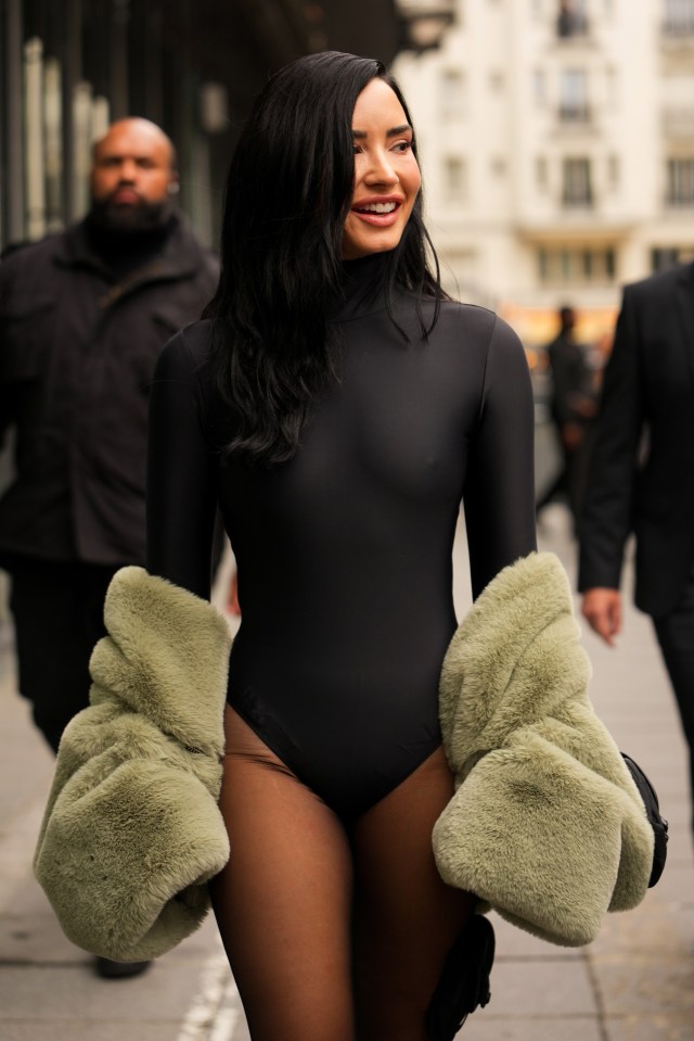 Demi Lovato in a bold outfit at Paris Fashion Week: details of the look
