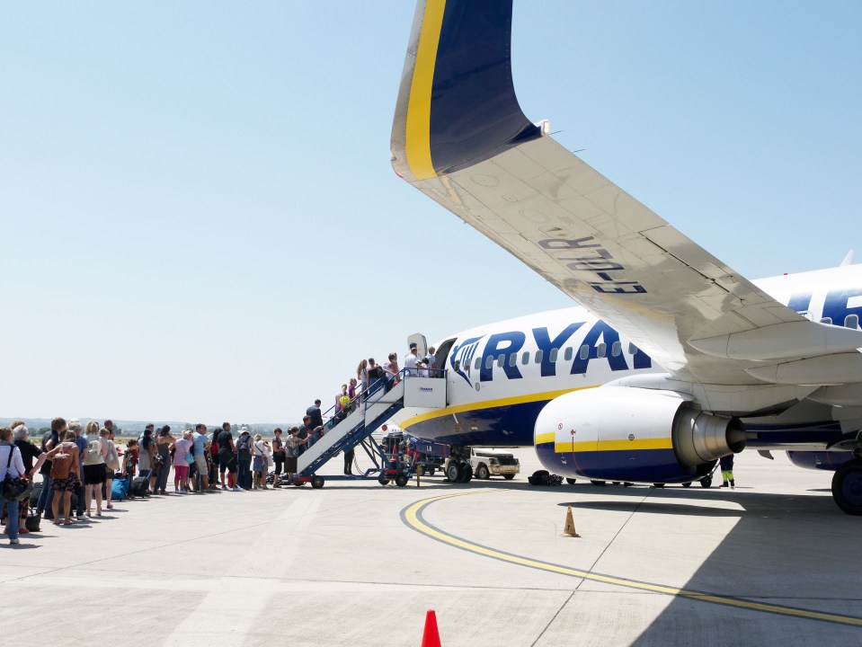 Ryanair готовит новые сокращения рейсов в Испанию: что известно о изменениях