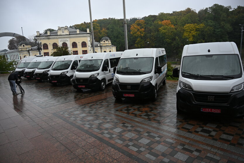 ПРООН и Корея передали Украине спецтранспорт: какие общины получили помощь