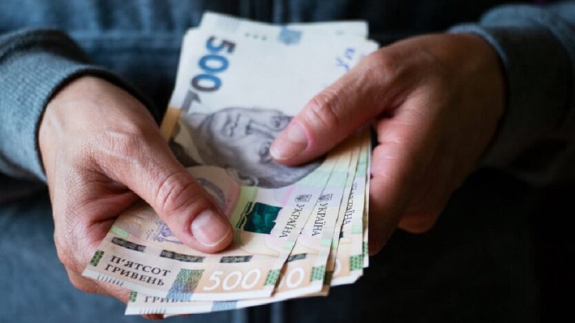 Пенсії в Україні зросли до 6410 гривень: скільки тепер отримують