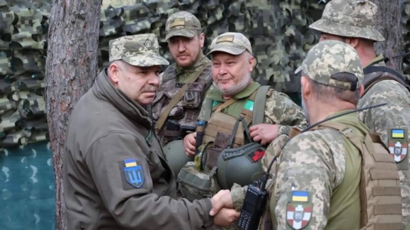 Військові контракти 60+: хто може вступити до ЗСУ та які умови