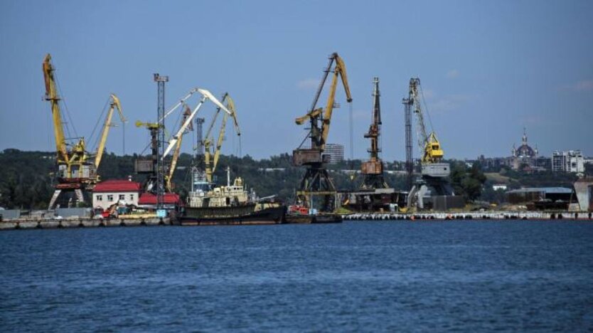 Маріуполь: окупанти вивезли 36,6 тис тонн зерна через захоплений порт