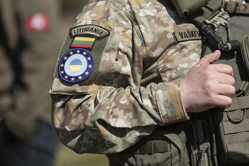 Lithuania prepares military instructors for Ukraine