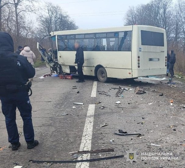 Смертельное ДТП на Львовщине: водитель погиб, пятеро пассажиров в больнице